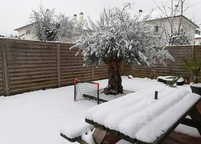 아파트 La Maison Du Lheris *